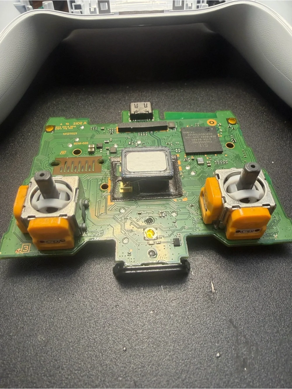Custom white Wireless controller whit upgrade hall efect joysticks
